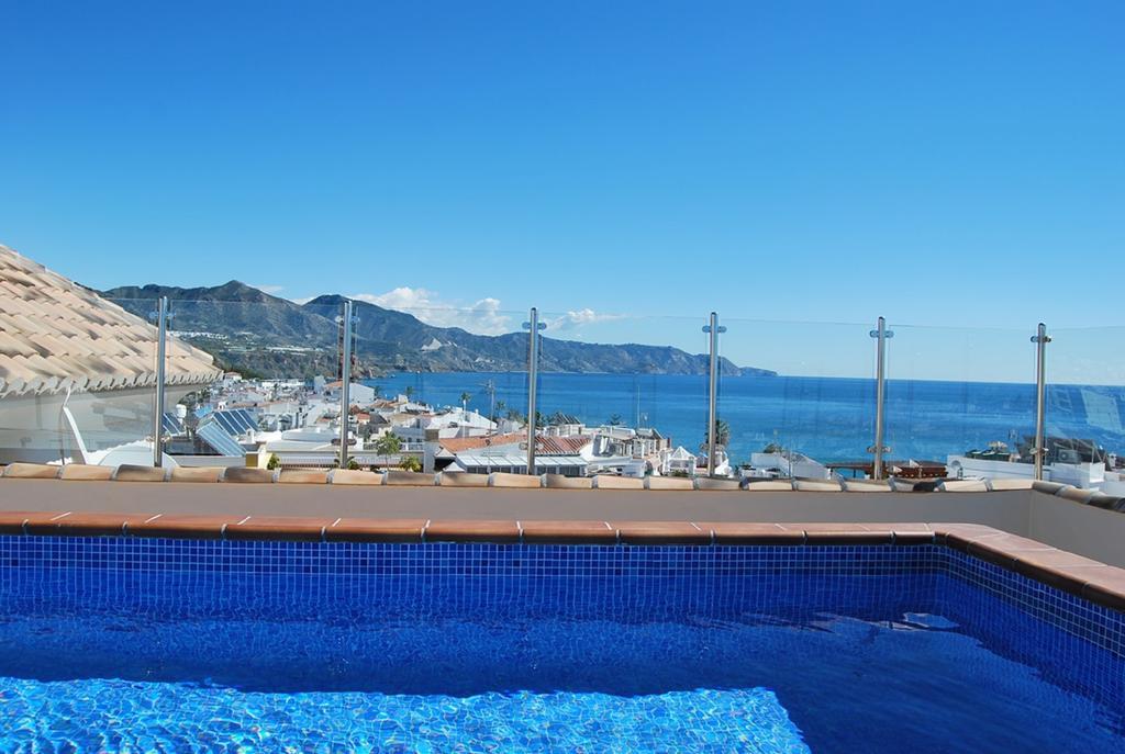 Apartamentos Plaza Nerja Kültér fotó